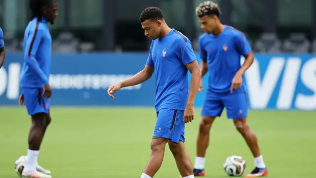 Video thumbnail for France vs. England: 3rd-Place World Cup Match Preview