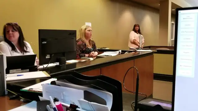 Video thumbnail for Probation Officer Stunned As Boyfriend Proposes In Shackles | Happily TV