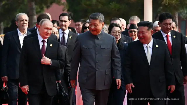 'Video thumbnail for Caught on hot mic, Xi, Putin muse on 150-year lifespans at Beijing parade'