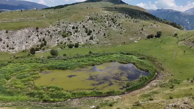 Video thumbnail for Bosnia and Herzegovina: Bosnia and Herzegovina’s Blatacko Lake attracts visitors with natural beauty.