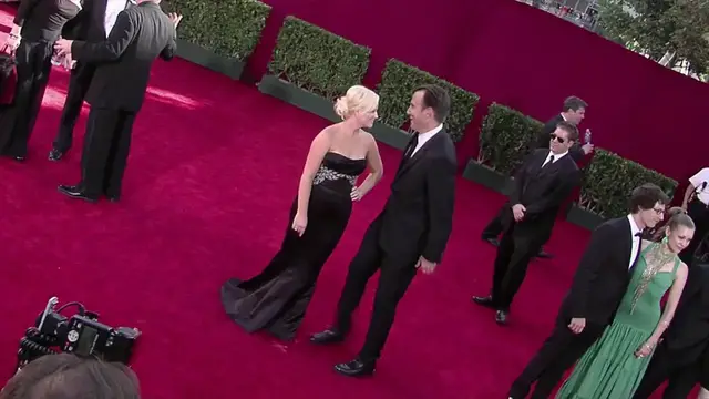 Video thumbnail for UNCAPTIONED: Will Arnett reveals 'very happy' new romance.