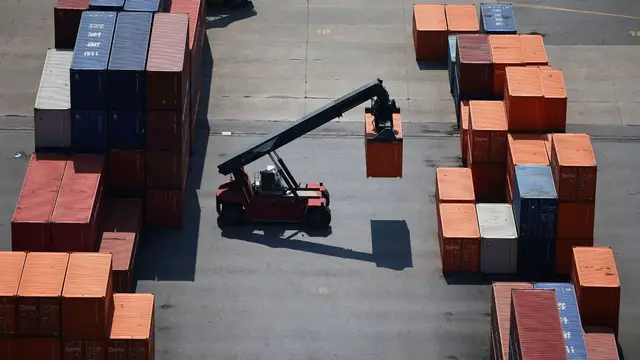 'Video thumbnail for US cracks down on transshipment in Southeast Asia to curb China tariff evasion'