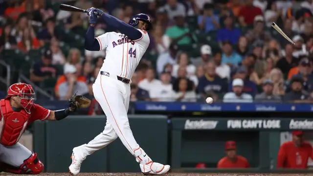 Video thumbnail for MLB Home Run Race: Who Will Take the Crown? Schwarber vs. Alvarez