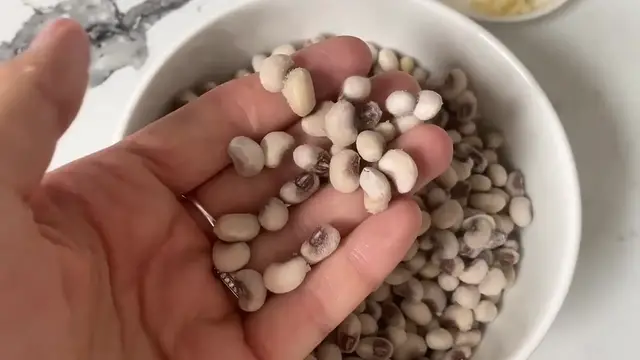 'Video thumbnail for Lucky New Year_s Black-Eyed Pea Stew _ Holiday Recipe _ Allrecipes at Home(720P_HD)'