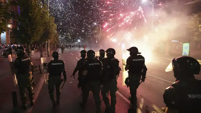 'Video thumbnail for Serbia: Fresh clashes erupt in Belgrade after days of unrest'