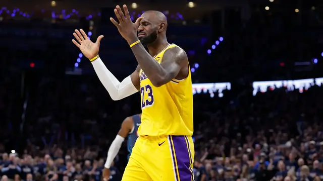 Video thumbnail for LeBron's Team Transition to Facilitator Role Explained