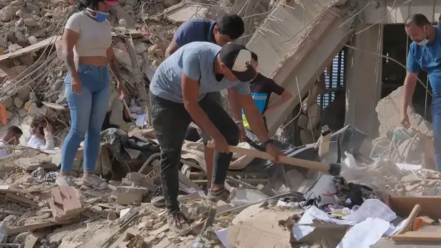 Video thumbnail for Venezuela: Search efforts continue at collapsed apartment complex in Venezuela's Catia La Mar.