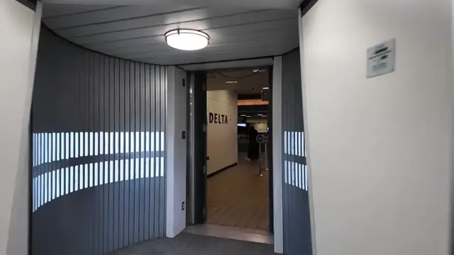 Video thumbnail for Pittsburgh Airport Arrival PIT