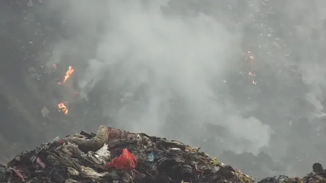Video thumbnail for Indonesia: Firefighters battle Indonesia landfill blaze for third day.