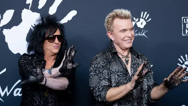 Video thumbnail for Billy Idol inducted to Hollywood Rockwalk.