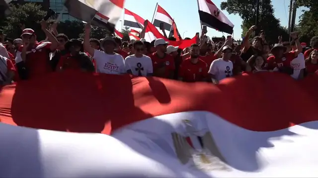 Video thumbnail for US: Egyptian fans march to Dallas Stadium ahead of World Cup clash with Australia.