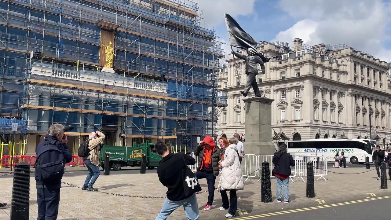 Video thumbnail for United Kingdom: Banksy statue in London.