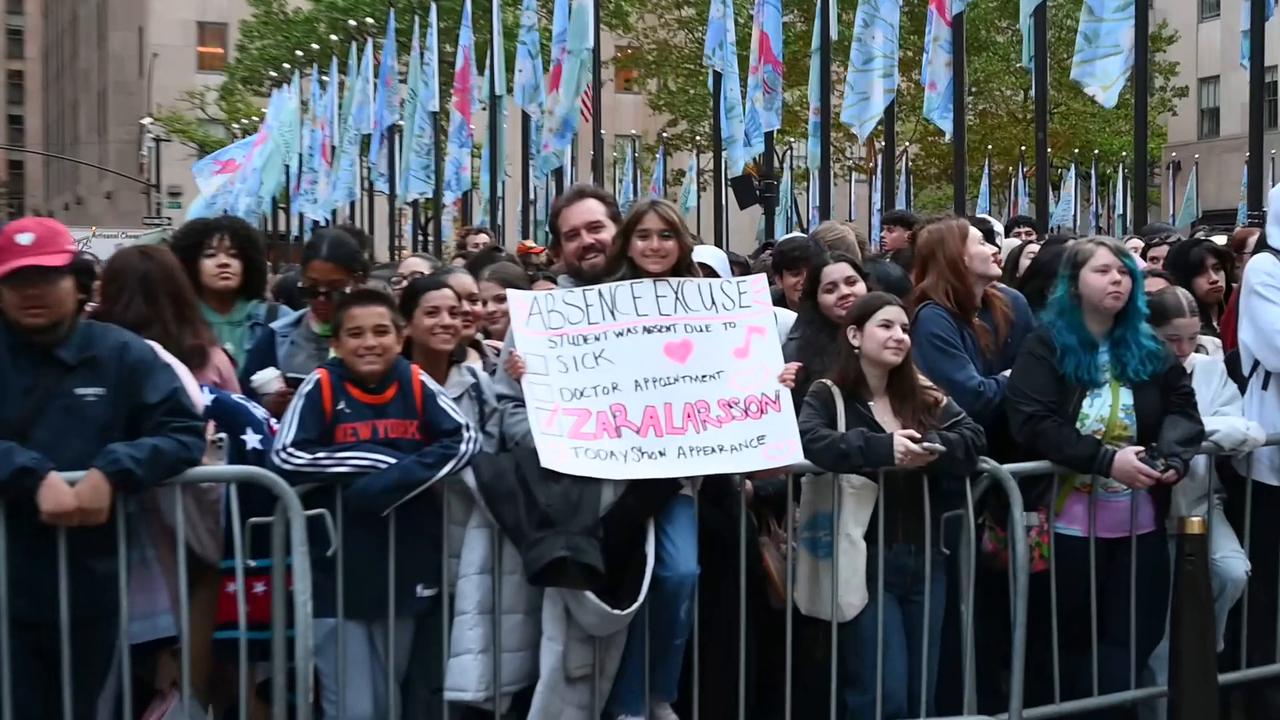 Video thumbnail for US: ZARA Larsson greets by her fans on the TODAY SHOW CONCERT SERIES on NBC. 5.