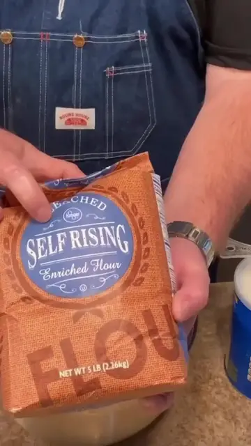 Video thumbnail for Homemade Buttermilk Biscuits _(720P_HD)