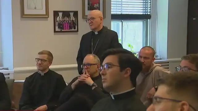 Video thumbnail for Seminarians in Yonkers cheer new American Pope
