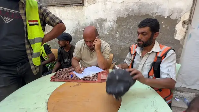 Video thumbnail for Displaced Palestinians face collapse risk in damaged Gaza buildings, authorities warn (2).