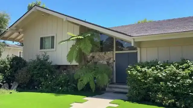 'Video thumbnail for "The Brady Bunch" House Tour - Southern California'