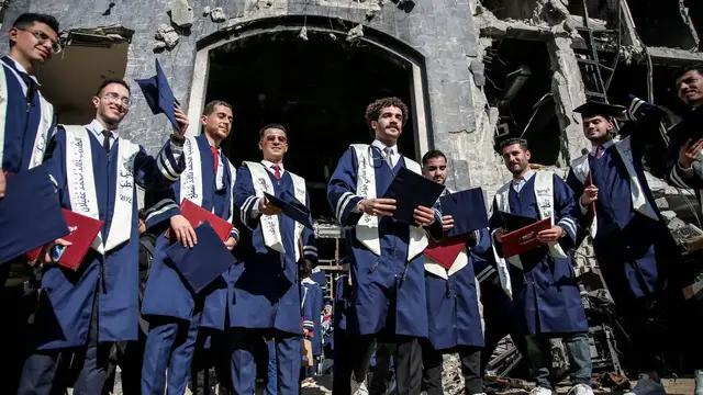 Video thumbnail for Palestinian medical students graduate in ruins of Gaza’s destroyed al-Shifa Hospital