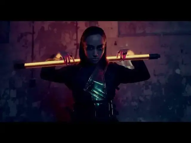 Video thumbnail for Female Posing with Light