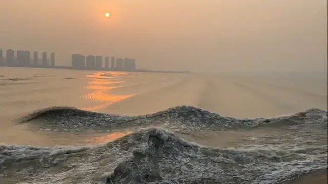 Video thumbnail for Epic Qiantang River Tide Show in Zhejiang