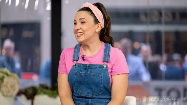 Video thumbnail for Pro-Israel group calls on AG to investigate Ms. Rachel for Gaza posts