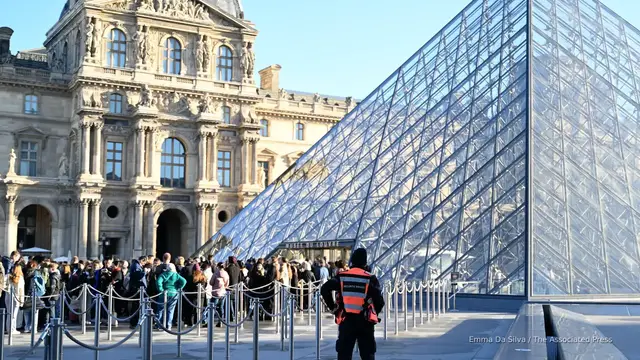 'Video thumbnail for Five more arrested in Louvre heist as police hunt for stolen jewels'