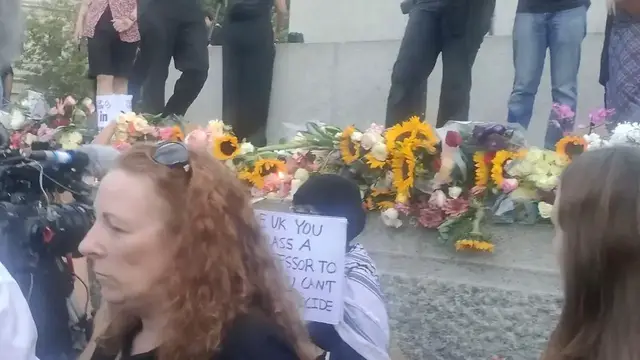Video thumbnail for UK: Thousands Gather in Trafalgar Square for Vigil Honoring Jason Arday.