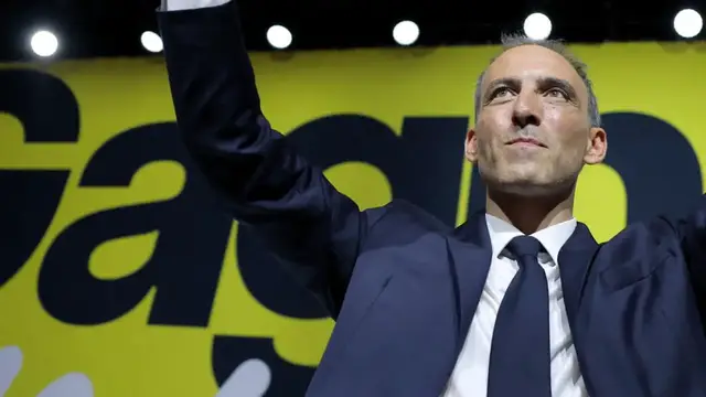 Video thumbnail for France's left fractures further as MEP launches presidential bid