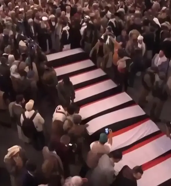 'Video thumbnail for Mass funerals held for Houthi leaders killed in Israeli air strike'