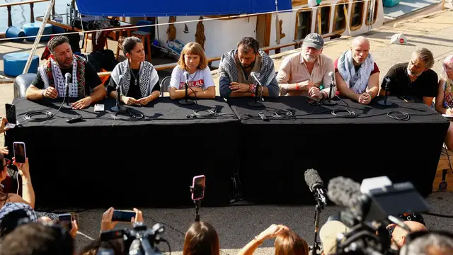 'Video thumbnail for Flotilla activists speak out before setting sail from Barcelona to Gaza'