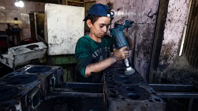 'Video thumbnail for Millions of Syrian children forced to work as 14-year civil war devastates schools'