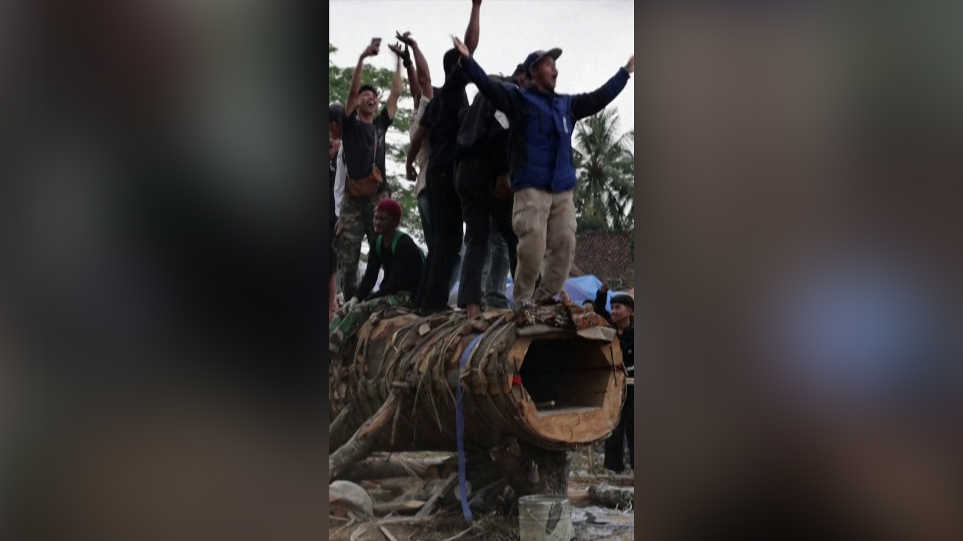 Video thumbnail for Indonesians fire wooden cannons in post-Eid tradition