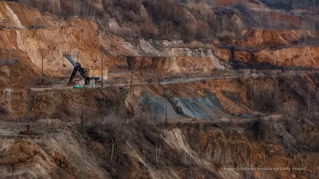 'Video thumbnail for Kyiv opens talks as US seeks stake in critical mineral revenues'