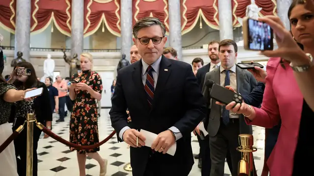 Video thumbnail for House passes stock trading bill while voter ID provision splits parties