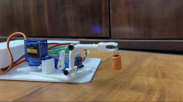Video thumbnail for Smallest Robot Arm