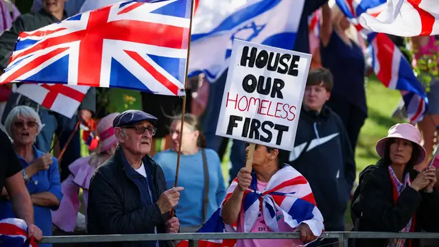 'Video thumbnail for Anti-immigration & anti-racism protesters face off outside UK hotels housing asylum seekers'