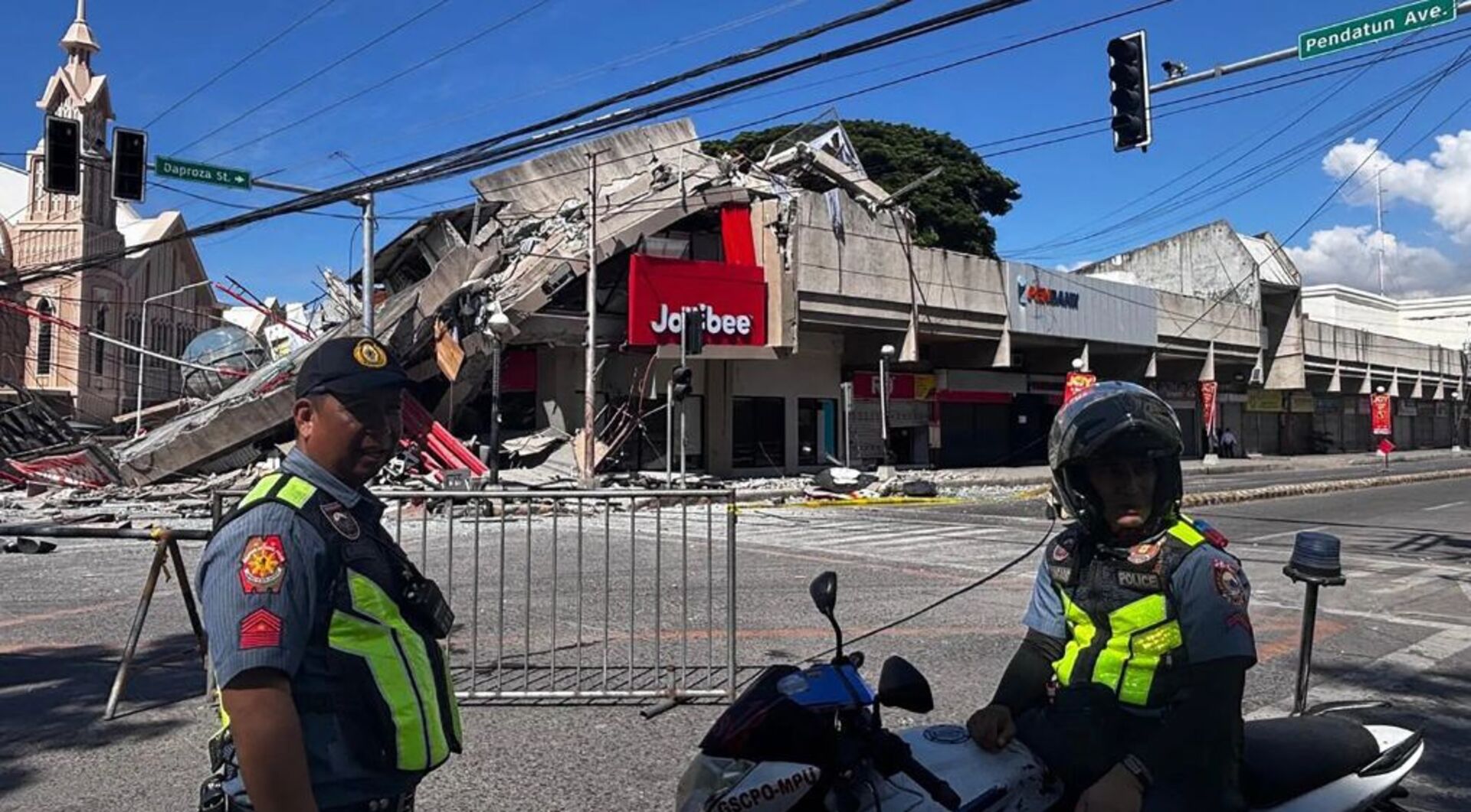 Video thumbnail for Powerful 7.8-magnitude earthquake devastates southern Philippines