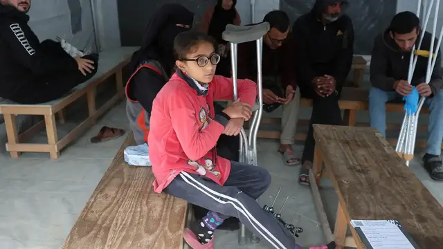 Video thumbnail for Israel’s NGO ban forces dozens of aid groups to suspend work in Gaza