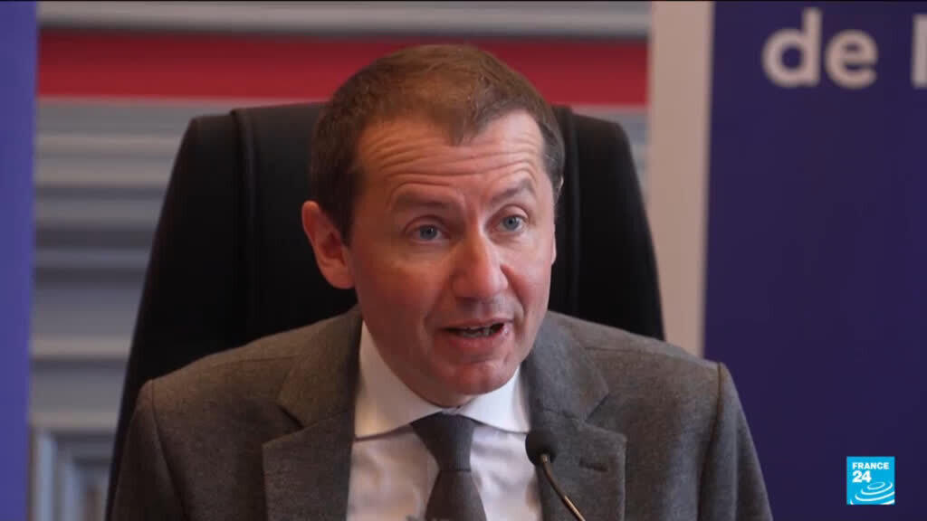 Video thumbnail for France father who confined son in van faces 30 years in jail