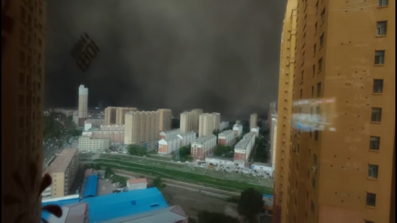 Video thumbnail for Epic Dust Storm Darkens Heilongjiang Skies