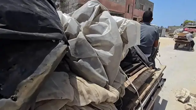 Video thumbnail for Israeli forces expand occupation east of Gaza City, forcing Palestinians to migrate again.