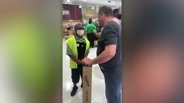 Video thumbnail for Shopper Surprises Grocery Store Worker With Dream Guitar | Happily TV