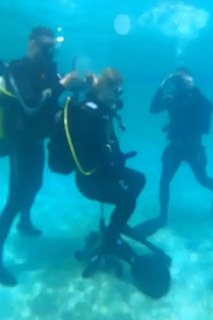 Video thumbnail for Most haircuts underwater in one hour - 28 by Andre Groenewald