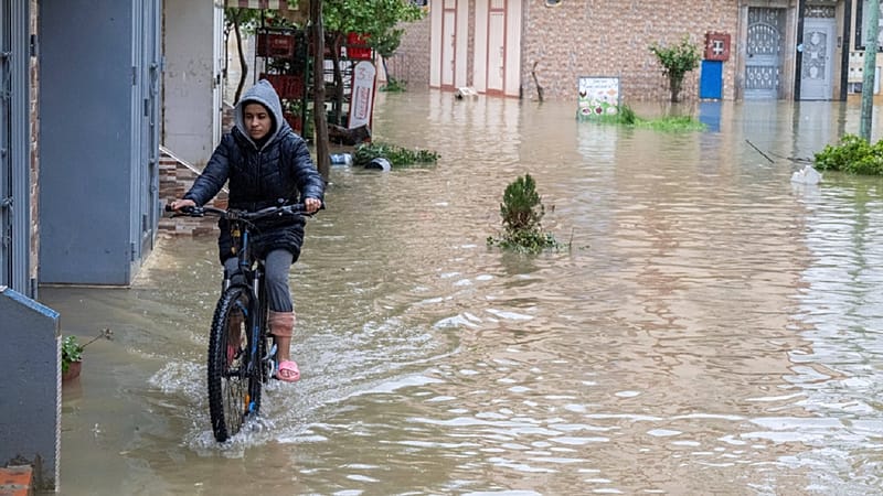 Video thumbnail for Morocco orders mass evacuations as flood risk soars