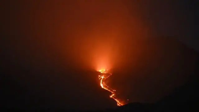 Video thumbnail for Italy: Mount Etna spews ash and lava in Sicily.