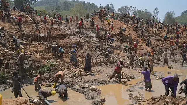 Video thumbnail for Ebola: Artisanal miners keep digging for gold despite virus risk