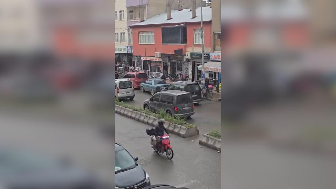 Video thumbnail for Türkiye: Escaped buffalo attacks pedestrians in eastern Türkiye ​​​​​​​.
