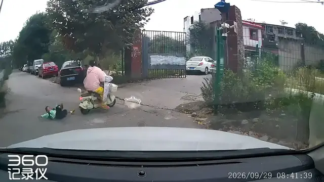Video thumbnail for Child Falls Off Electric Scooter on Uneven Road in Chengdu