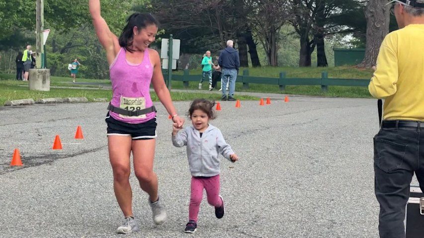 Video thumbnail for Mother’s Day 5K draws hundreds to Yorktown for annual tradition