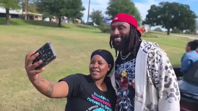 Video thumbnail for law nation sports: cowboys' malik hooker gives back: thanksgiving turkey giveaway helps 1,500 families in north texas